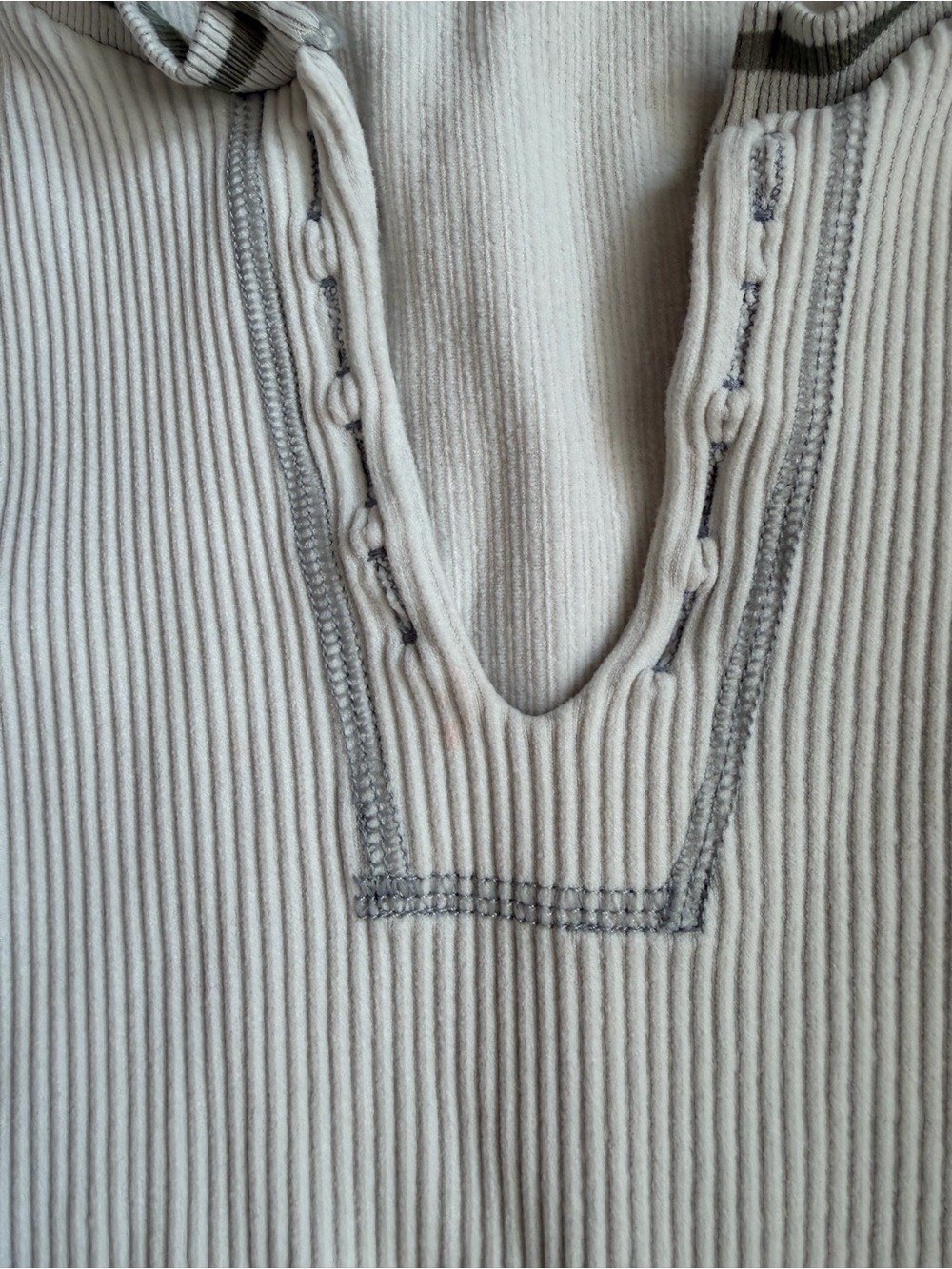 Urban Outfitters Long-Sleeve Ribbed Crop Top in Light Cream with Gray Trim - Picture 4 of 6